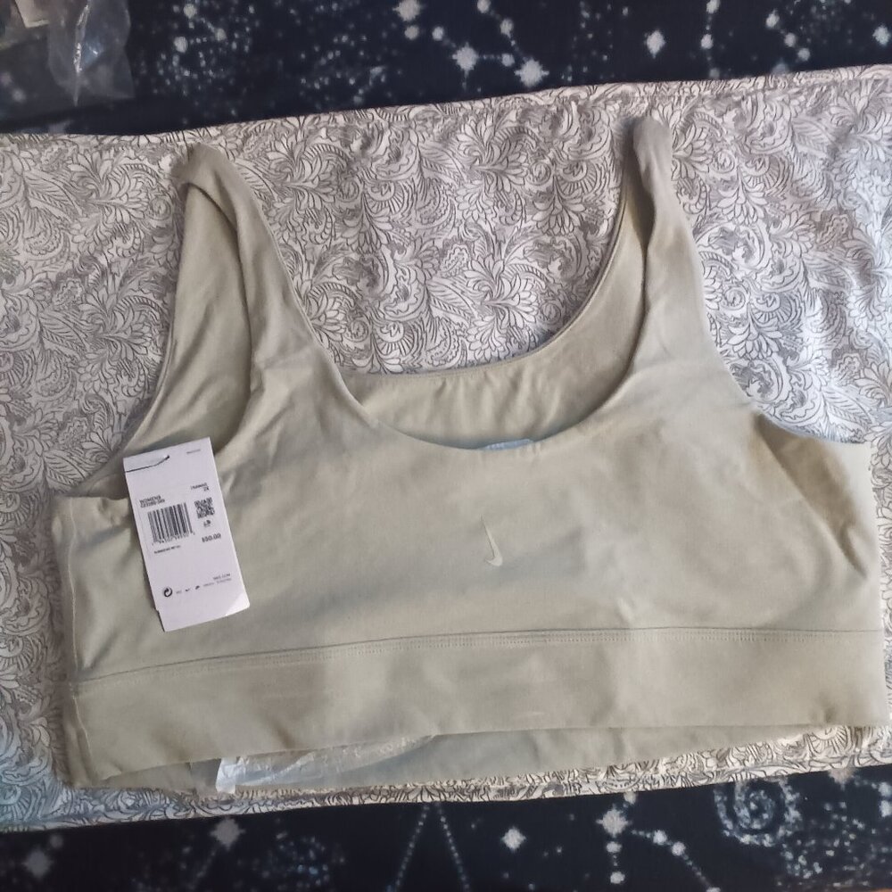 Nike NWT sports bra